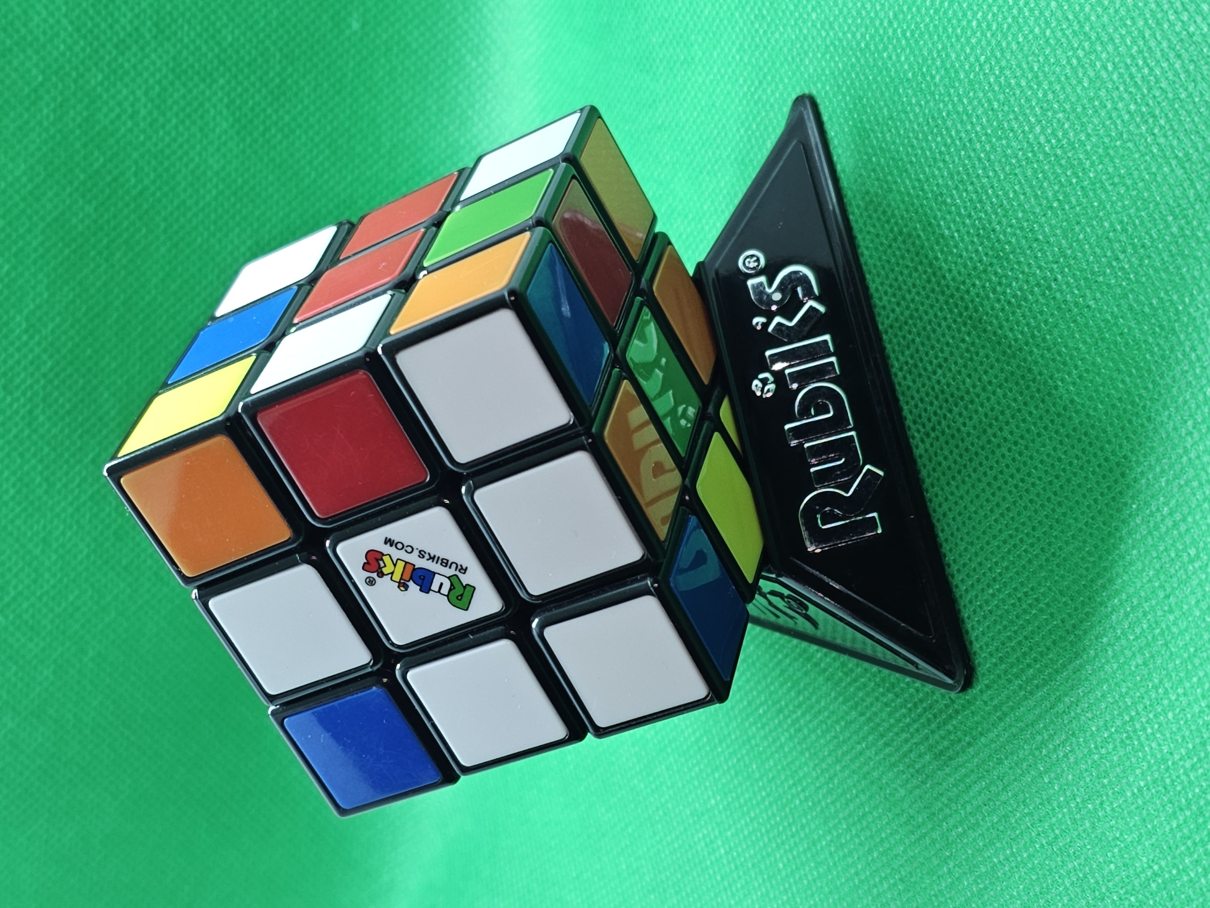 Colorful cube puzzle