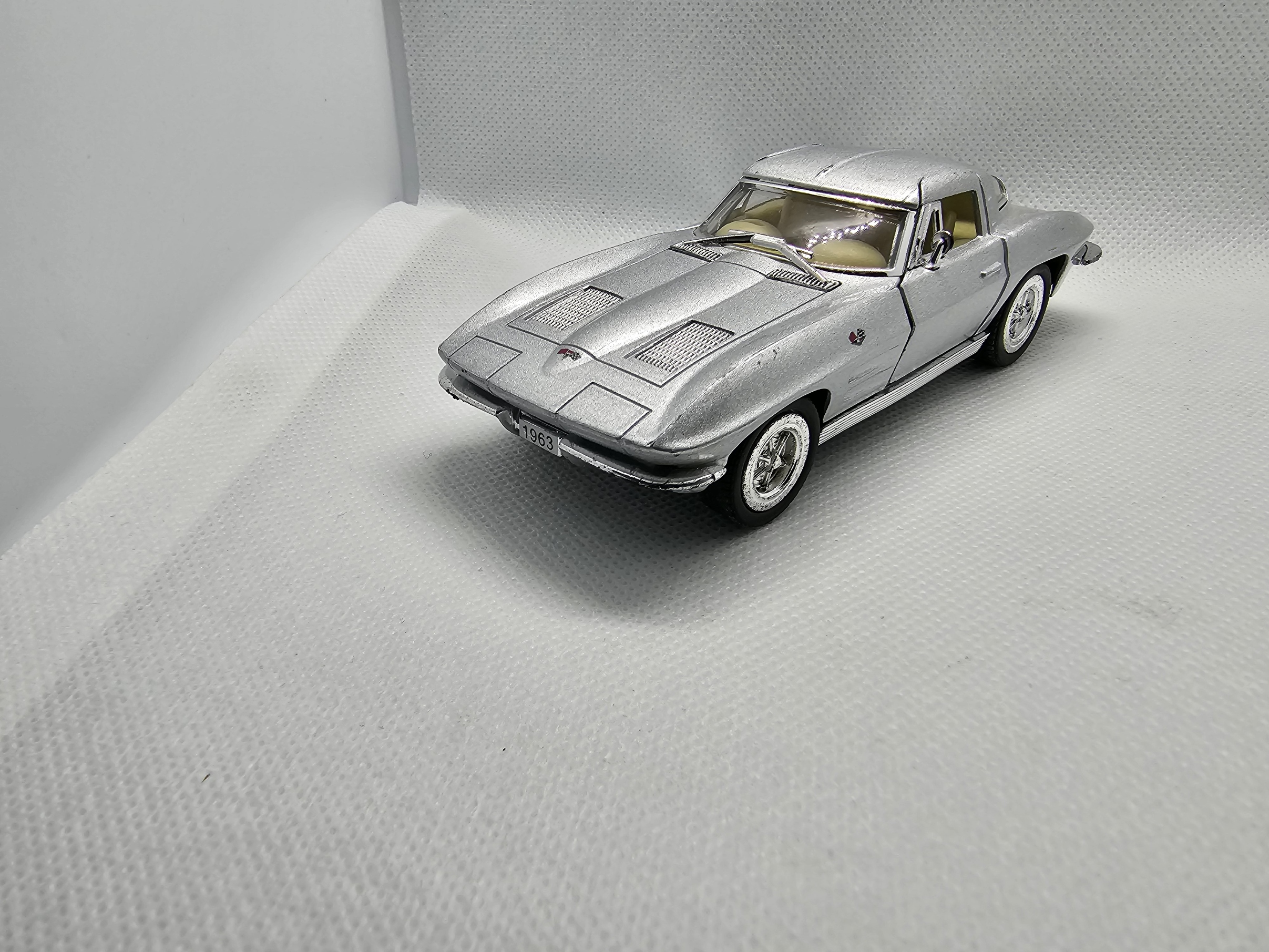 1963 Corvette Stingray diecast model