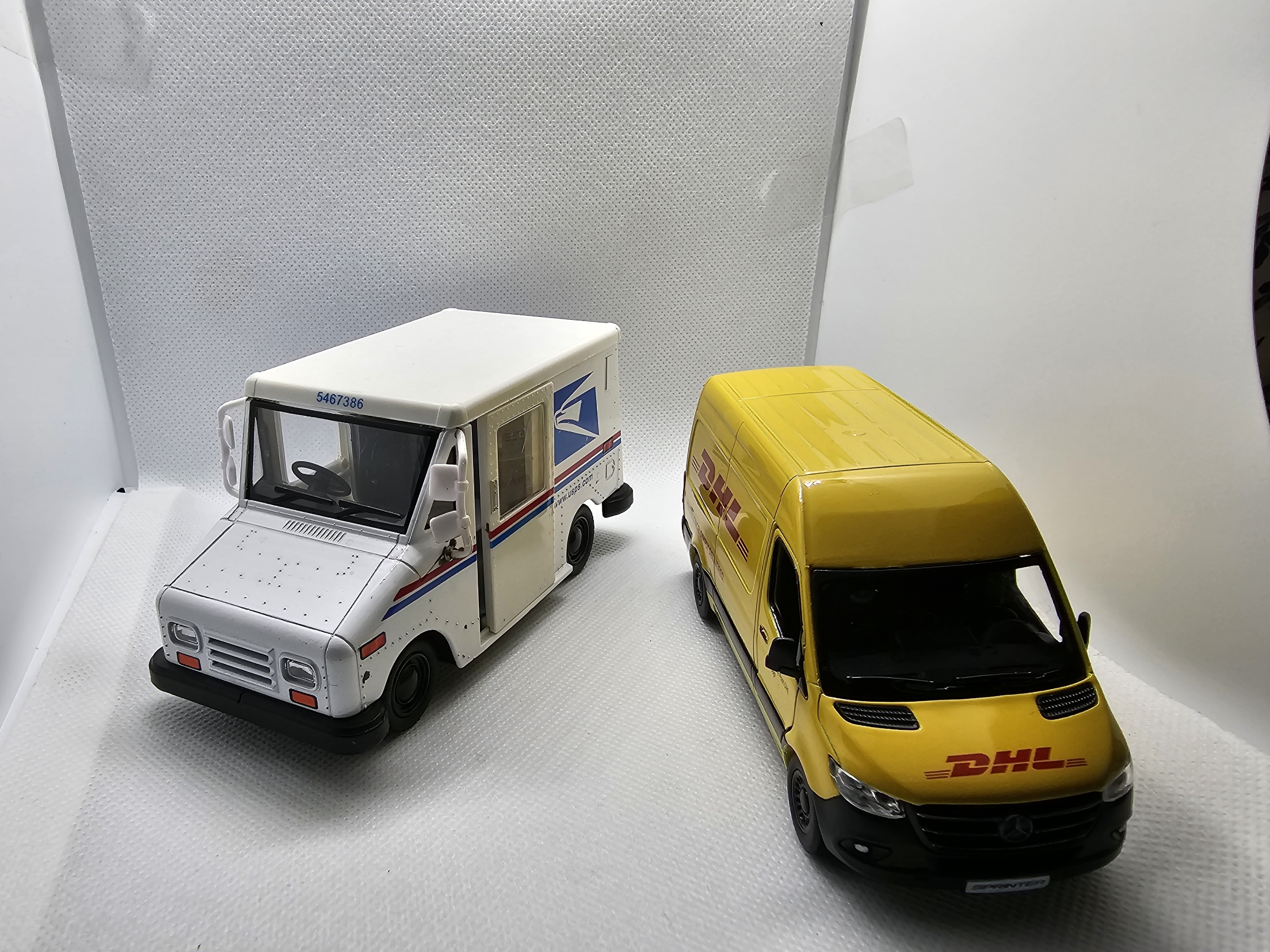 Mail delivery van toy set